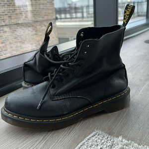 Dr. Martens 1460 Smooth Leather Lace Up Combat Boots Black Size Women 10/Men 9
